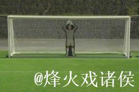 C罗挑战机器人守门员,射门频频被挡出,最后抓住漏洞进球 C罗挑战机器人守门员,射门频频被挡出,最后抓住漏洞进球